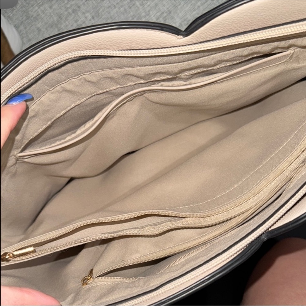 Badgley Mischka Beige and White Shoulder Bag - Picture 3 of 3